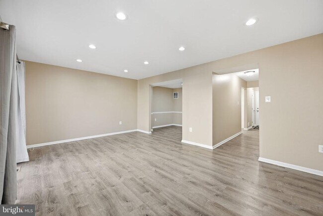 Building Photo - 14602 King Lear Ct