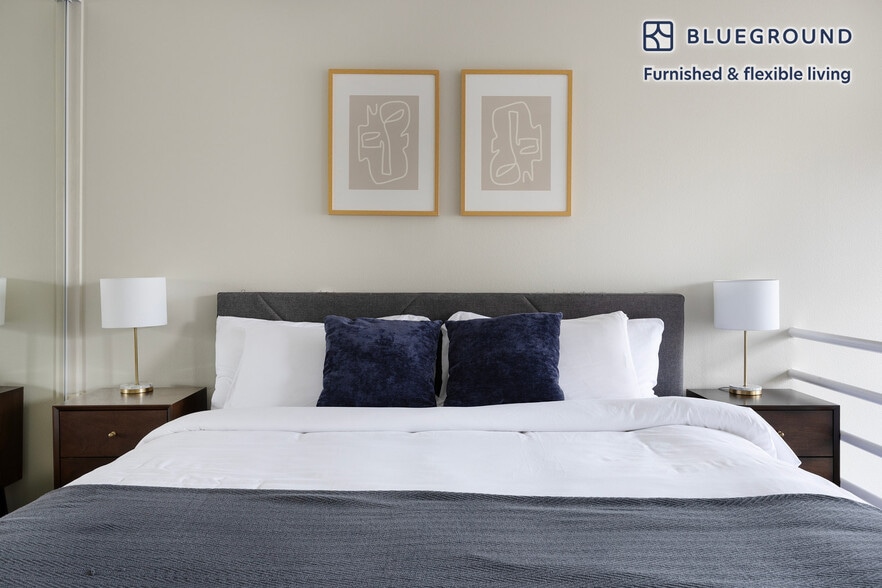 Building Photo - 747 Gayley Ave