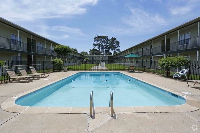 POOL - Cordova Court Apartments