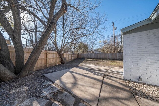 Building Photo - 4900 Hawk Cove