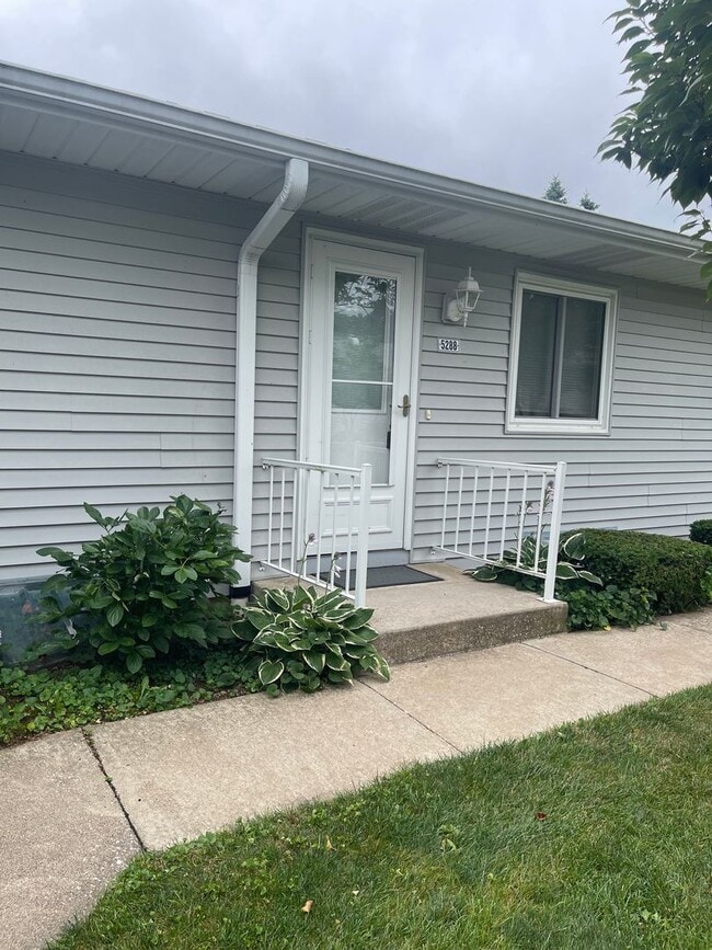Building Photo - Two Bedroom 55+ Condo in Kalamazoo