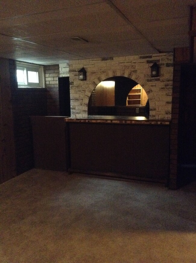 Building Photo - 2 BEDROOM, PLUS 2 BONUS ROOMS, 2 BATHROOM ...