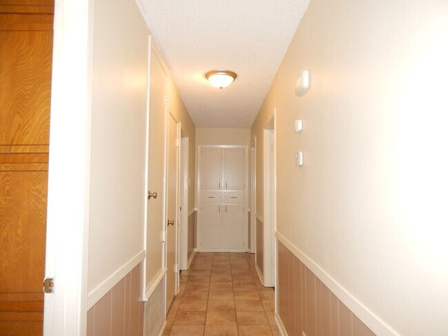 Building Photo - South Tyler, Beautiful 3 Bedroom, 2 Bath Home with RV Parking!
