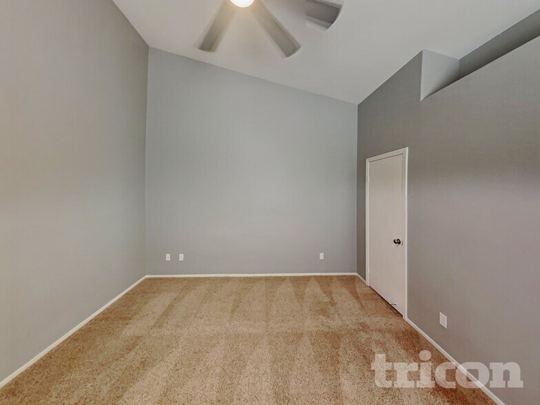 Building Photo - 2030 Maui Surf Ave