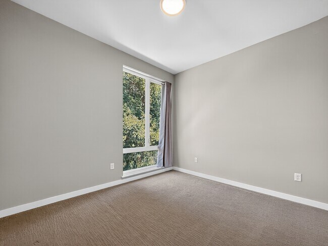 Building Photo - 1232 Harrington Ave NE