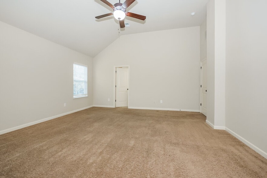 Building Photo - 917 Piedmont Dr