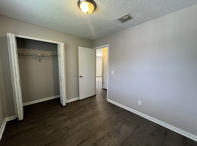 Building Photo - 5026 Westchase Ct