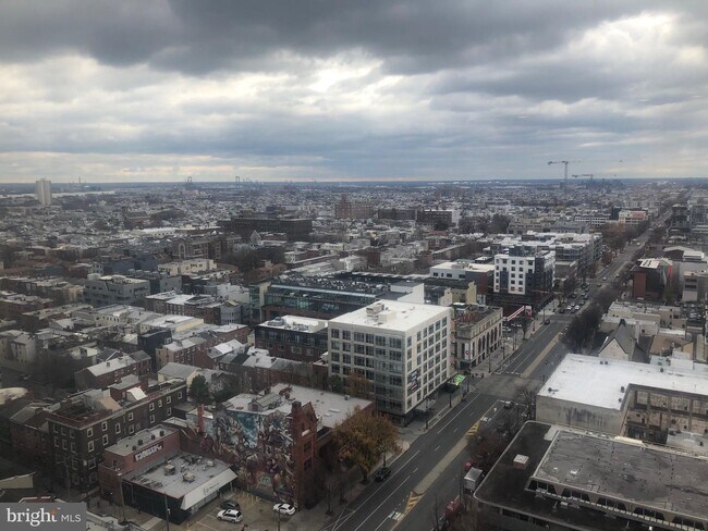 Building Photo - 400 S Broad St