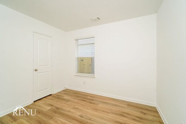 Building Photo - Coming Soon!