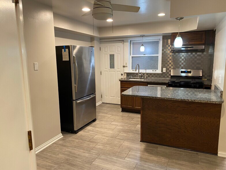 kitchen area - 3174 W Meadow Lane Dr