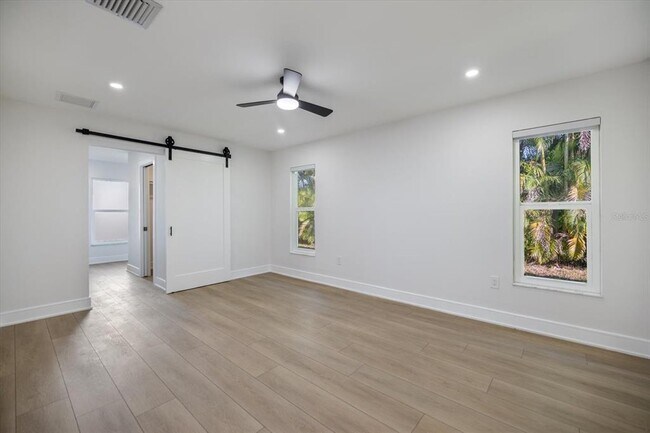 Building Photo - 470 Leger Dr