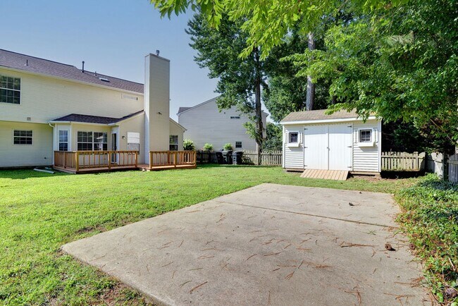 Building Photo - Convenient Coventry Home