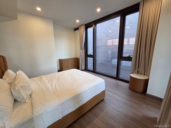 Building Photo - 36-21 Prince St