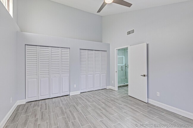 Building Photo - 1240 Summit Pl Cir