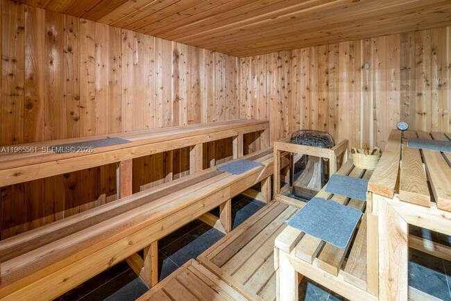 Building Photo - 3140 S Ocean Dr