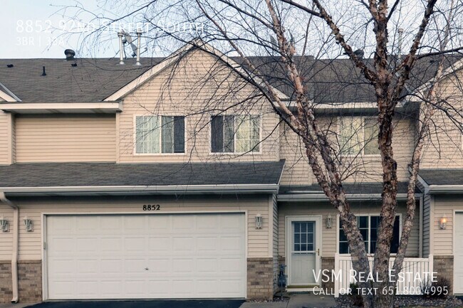 Building Photo - GORGEOUS 3 bedroom, 2.5 bathroom townhome ...