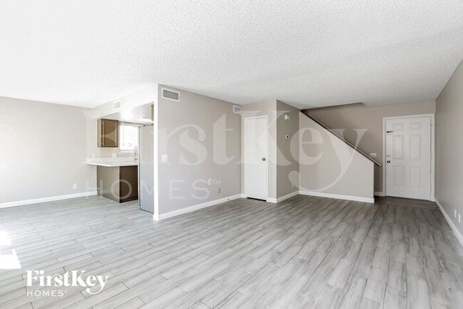 Building Photo - 1008 Scenery Cir