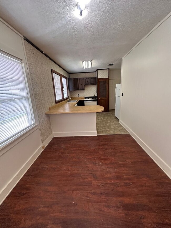 Building Photo - Welcome to Historic Highland