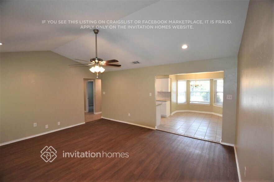 Building Photo - 424 Guadalupe Dr