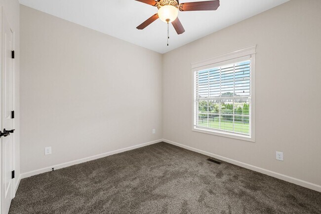 Building Photo - 4 Bedroom Pet Friendly Home For Rent!