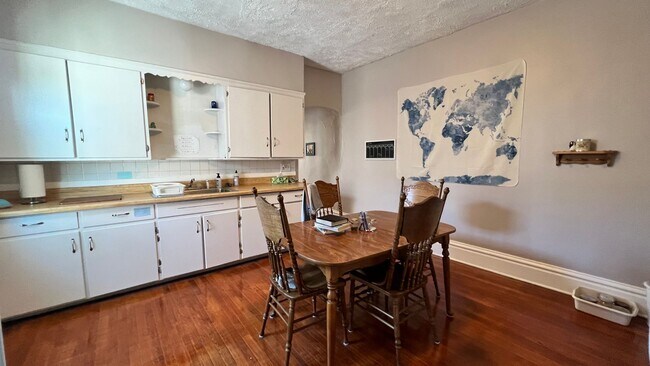 Building Photo - 1211 Bridge St NW