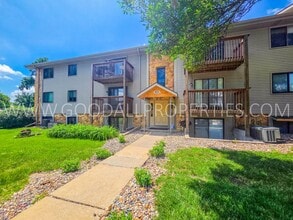 Building Photo - Summer Leasing Special: $995/month 2 Bed, 2 Bath Condo with Pool Access in Clive
