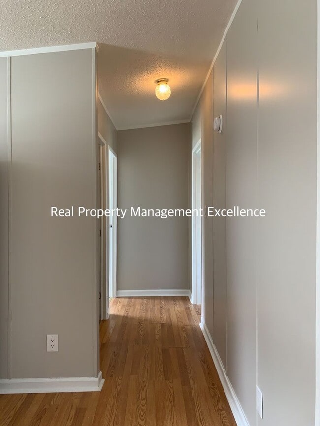 Building Photo - Quaint Renovated Home, Near Education Faci...