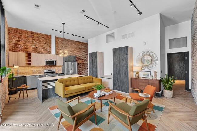 Primary Photo - 115 Penn Ave