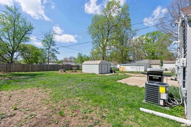 Building Photo - 5209 N Glen Elm Dr