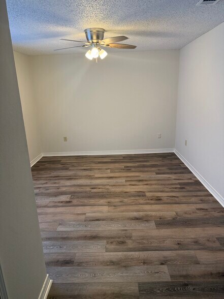 Building Photo - 6367 Quin Dr