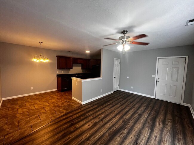 Building Photo - 3600 Hillcross Dr