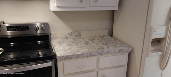 Building Photo - 221 Columbia Dr