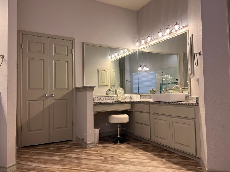 Building Photo - 1631 Thrush Ct Cir