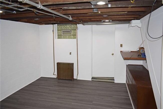 Building Photo - 905 Burchfield Rd