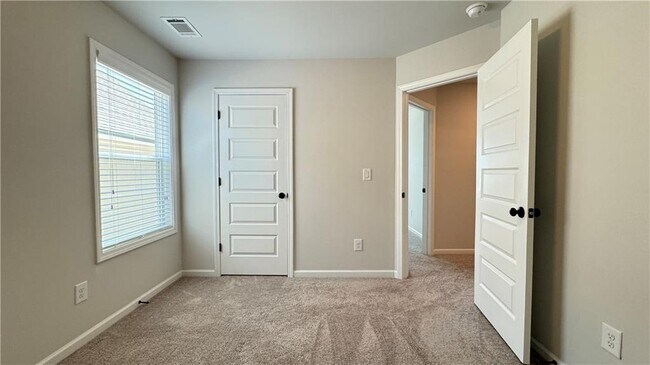 Building Photo - 2920 Westgate Park Dr