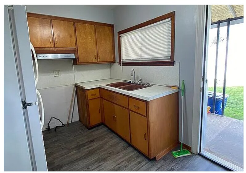 Building Photo - 223 Valleywood Dr