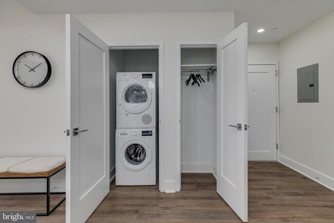 Building Photo - 150 S Independence Mall W