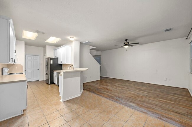 Building Photo - 12475 Saratoga Woods Ln
