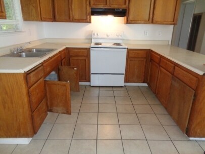 Building Photo - 1115 Holly Ave