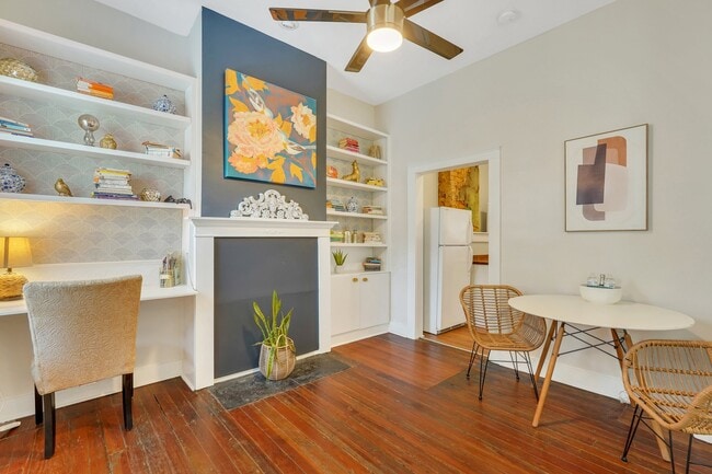 Building Photo - 307 W Waldburg Ln