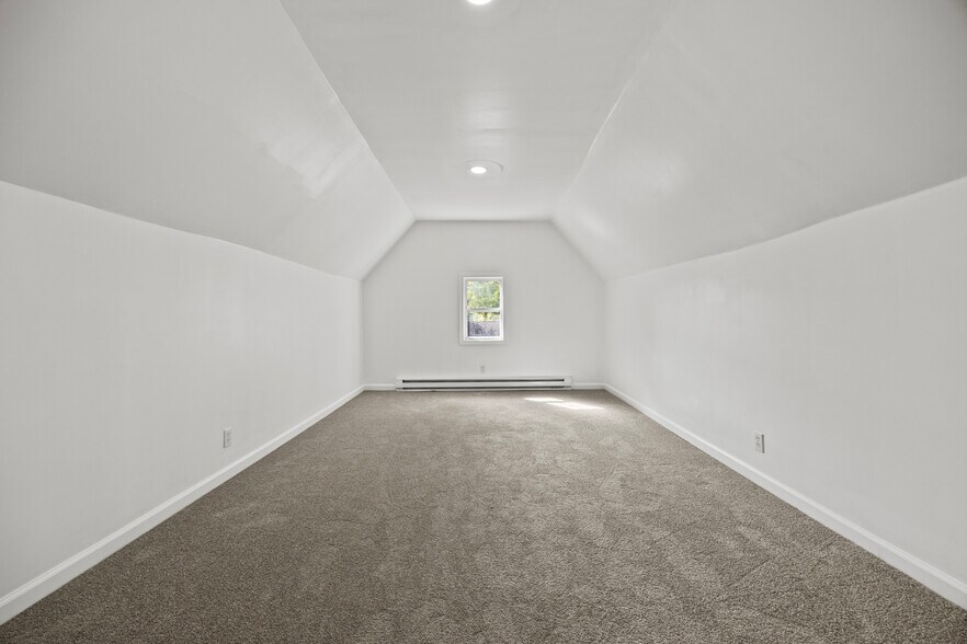 Building Photo - 16 School St