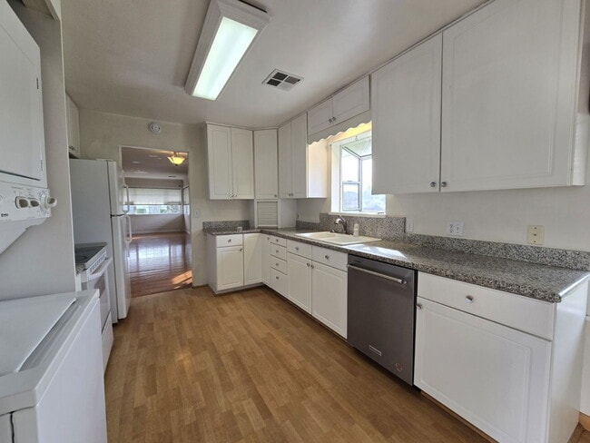 Building Photo - 1811 NW Kline St