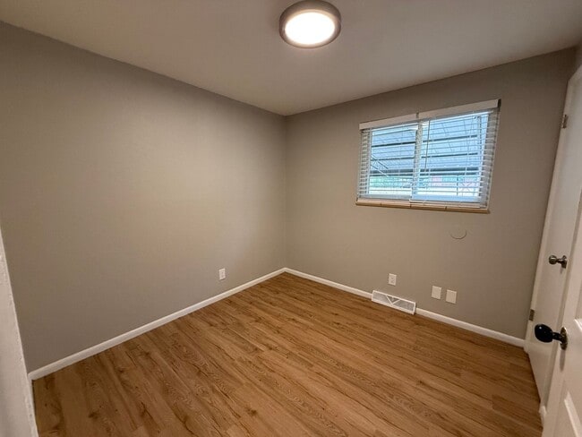 Building Photo - Charming 3BR Duplex in Aurora