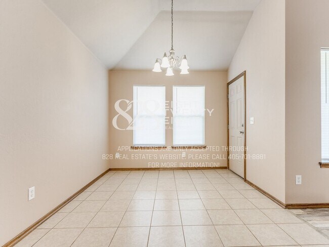 Building Photo - 2909 Line Dr