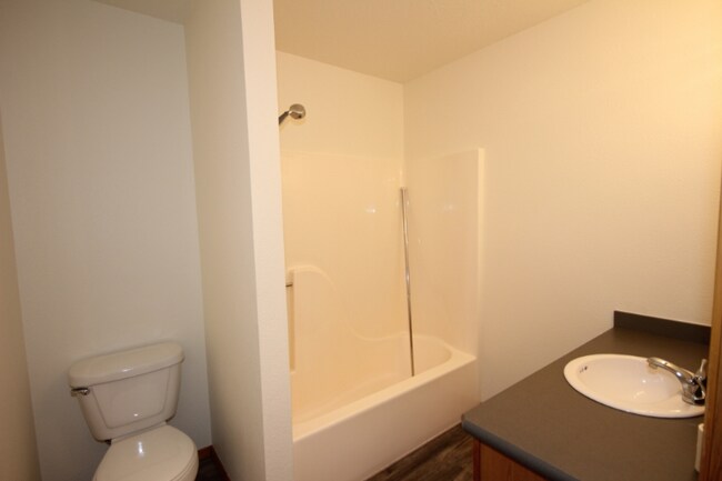 Building Photo - 3 Fairway Dr