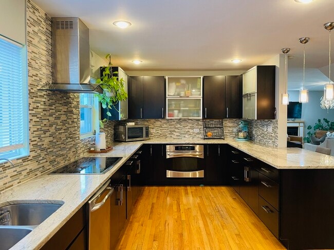 Building Photo - 43 E Armitage Ave