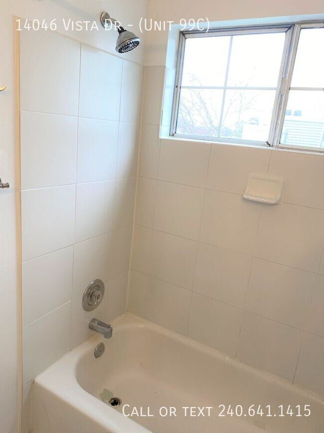 Building Photo - 14046 Vista Dr