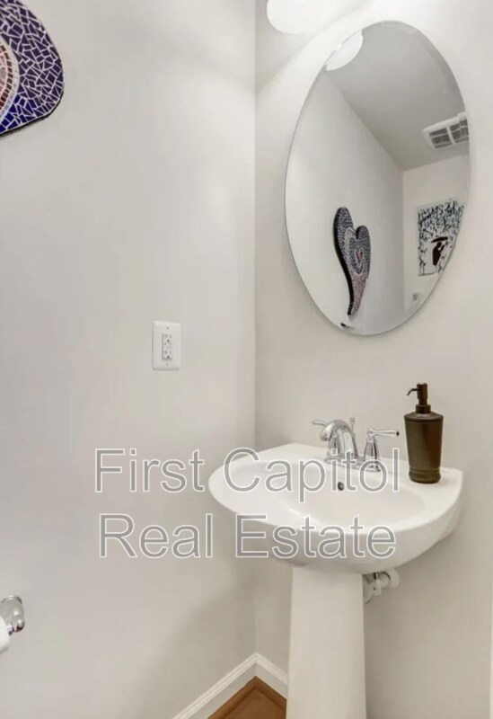 Building Photo - 923 Stonehaven Way