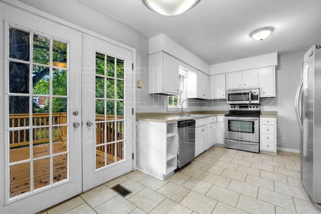 Building Photo - 1111 Fenley Ave