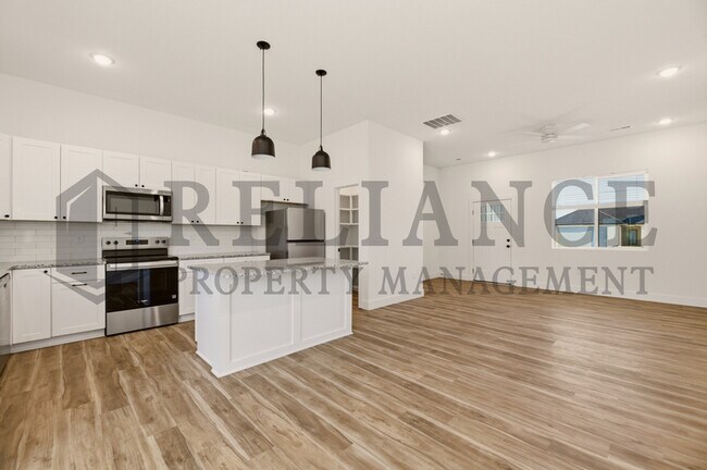 Building Photo - 601 Elmwood St